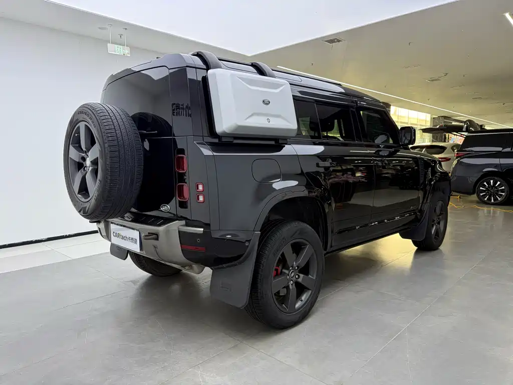 Land Rover Defender 2021 — фото 24