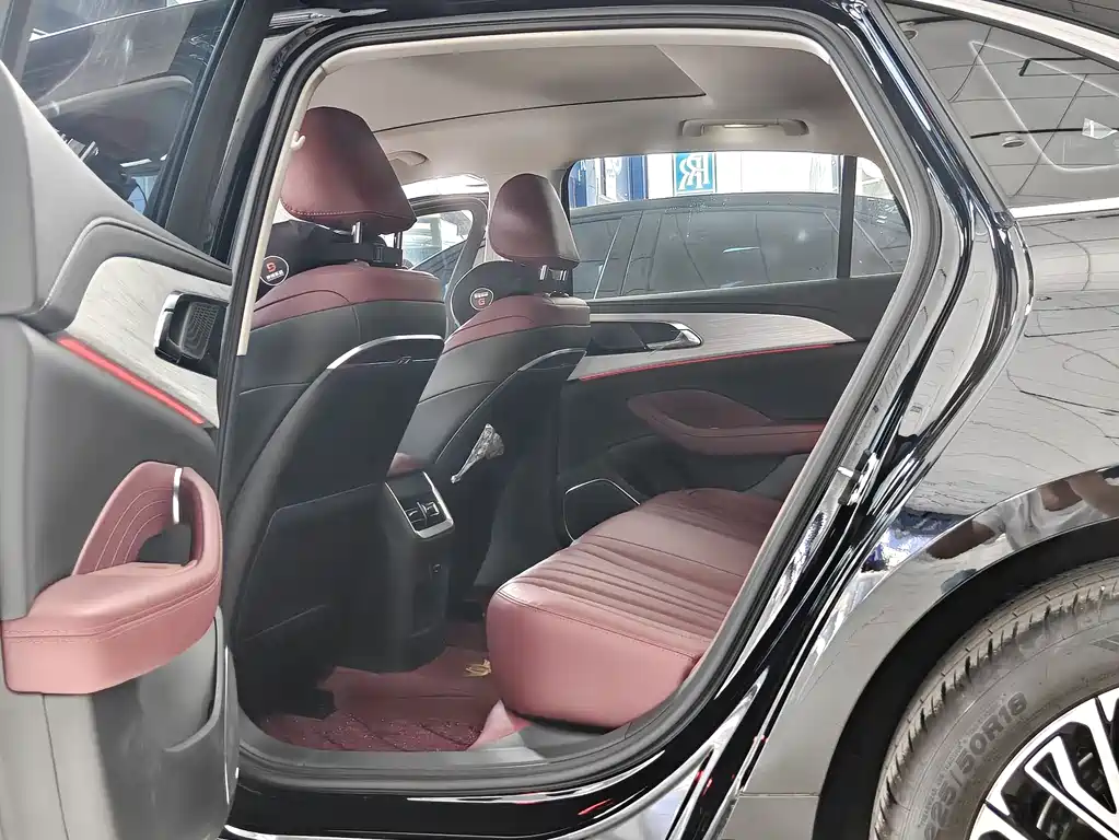 Hongqi H5 2025 — фото 15