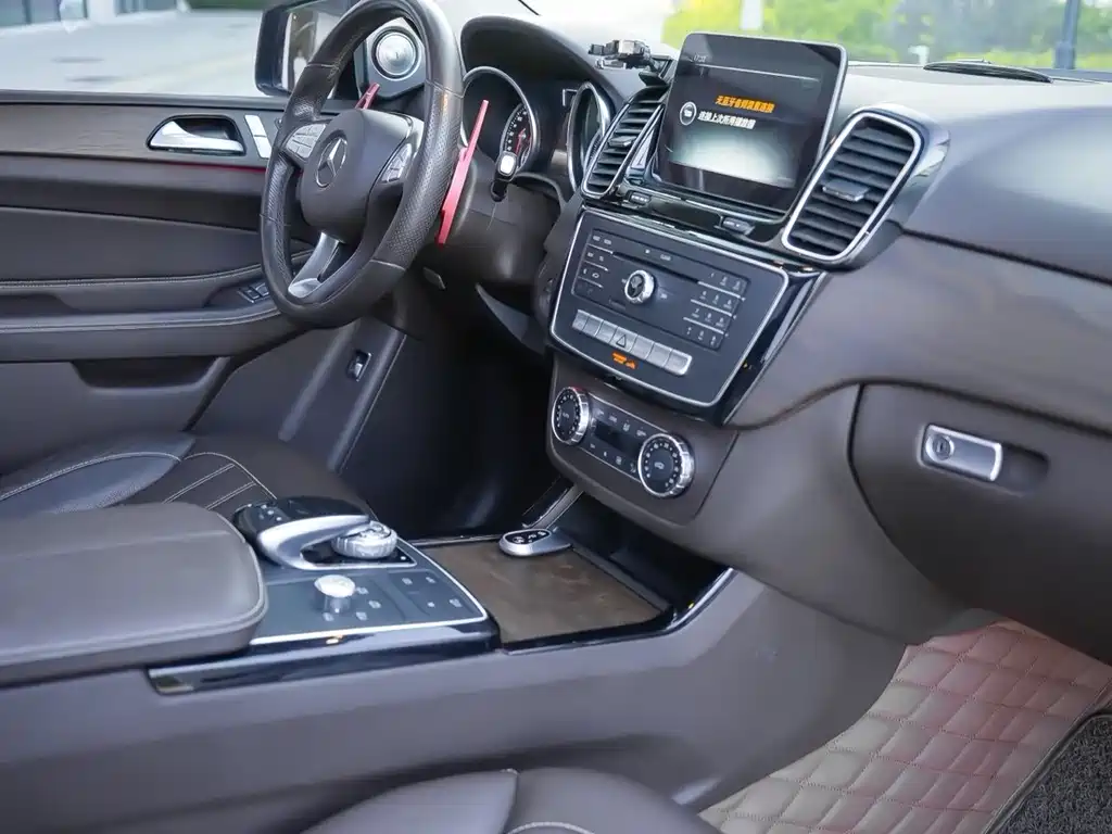 Mercedes-Benz GLE 2016 — фото 12