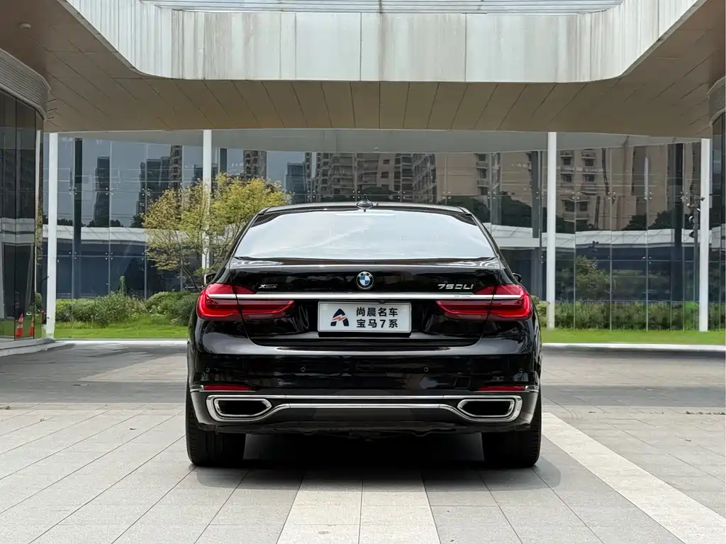 BMW 7 Series 2018 — фото 16