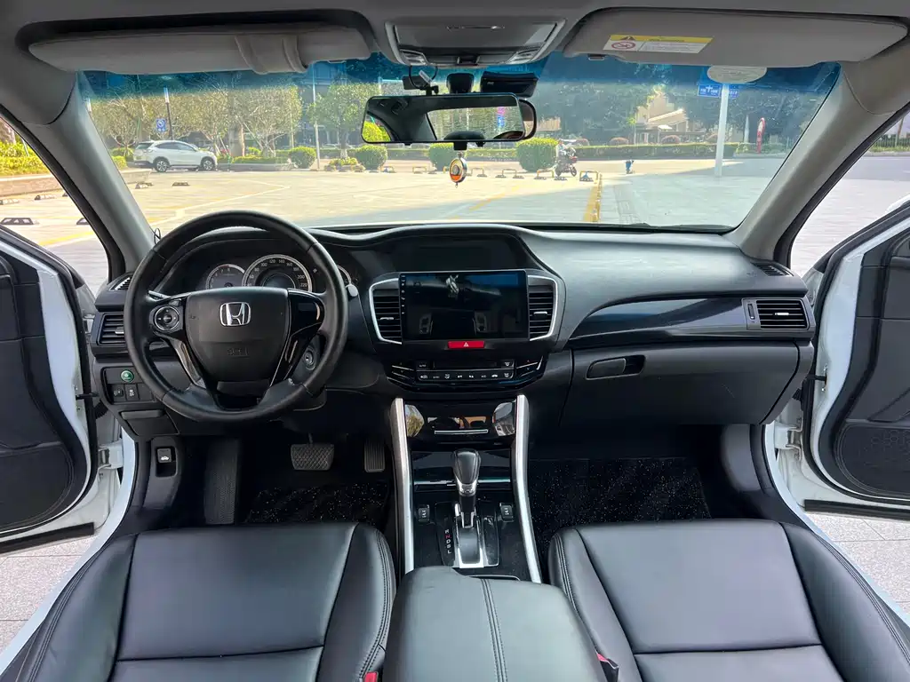 Honda Accord 2017 — фото 14