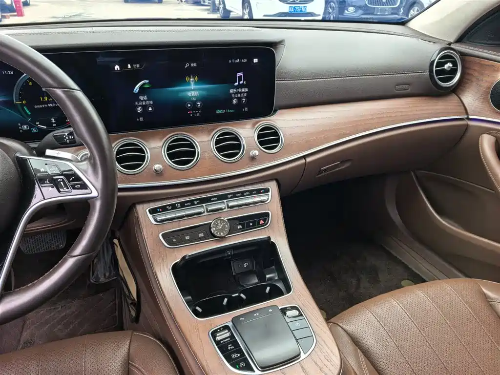 Mercedes-Benz E-Class 2023 — фото 13