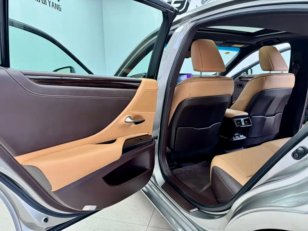 Lexus ES 2021 — фото 10
