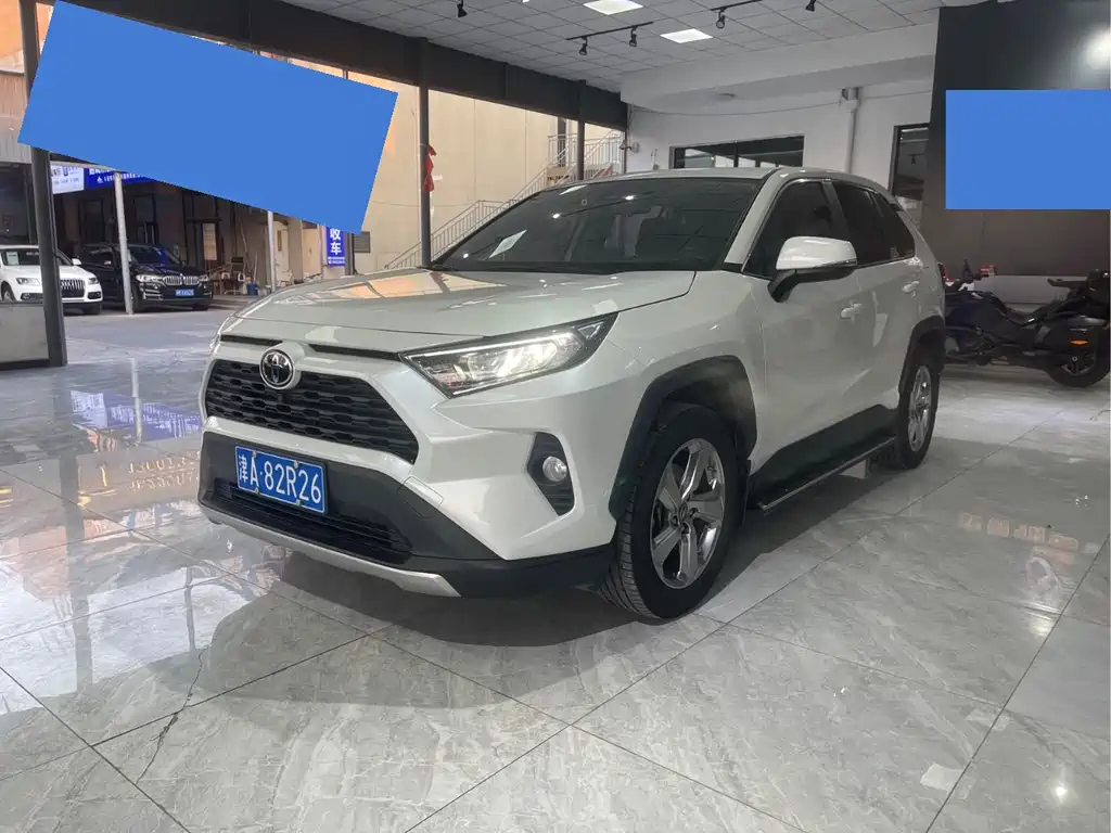 Toyota RAV4 2022 — фото 1