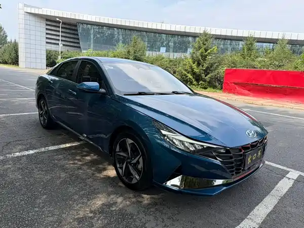 Hyundai Elantra 2022