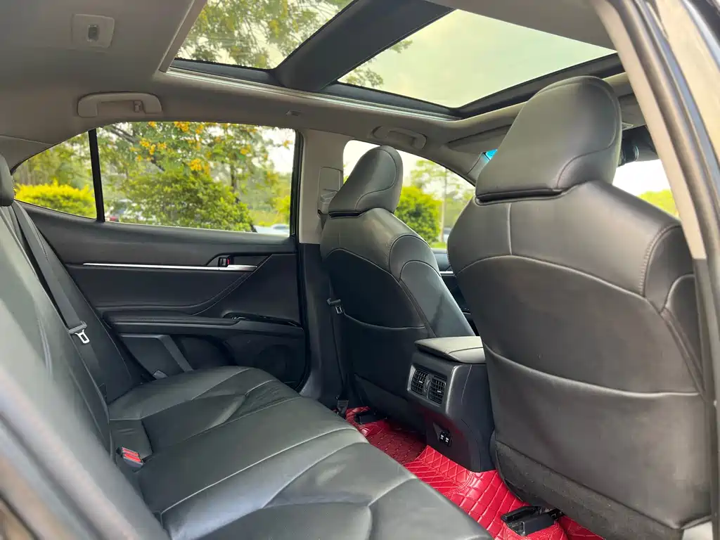 Toyota Camry 2018 — фото 14