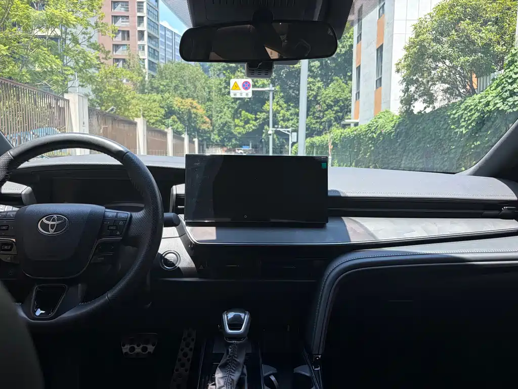 Toyota Camry 2025 — фото 16