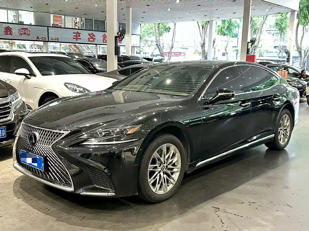 Lexus LS 2018 — фото 1