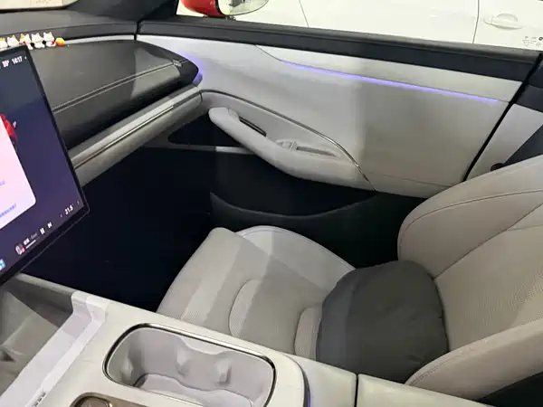 Xiaomi SU7 2024