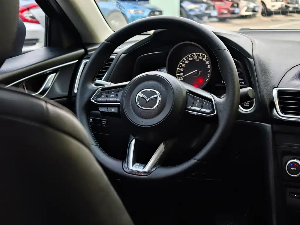 Mazda 3 Axela 2018 — фото 3