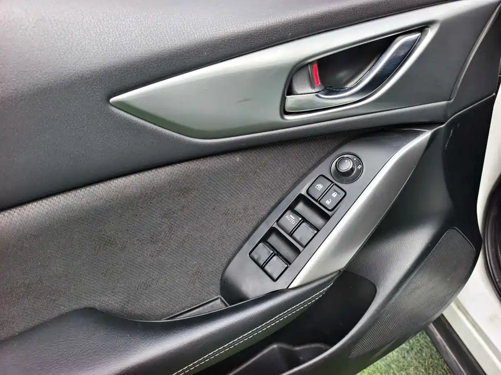Mazda CX-4 2017 — фото 11