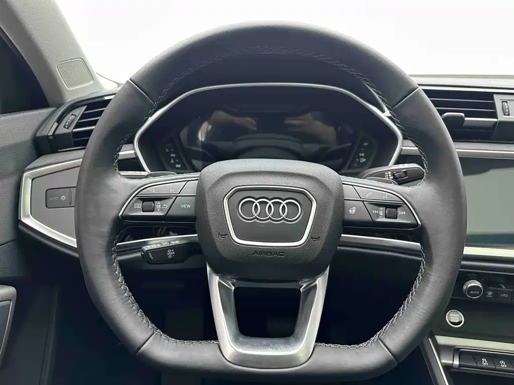 Audi Q3 2022 — фото 17