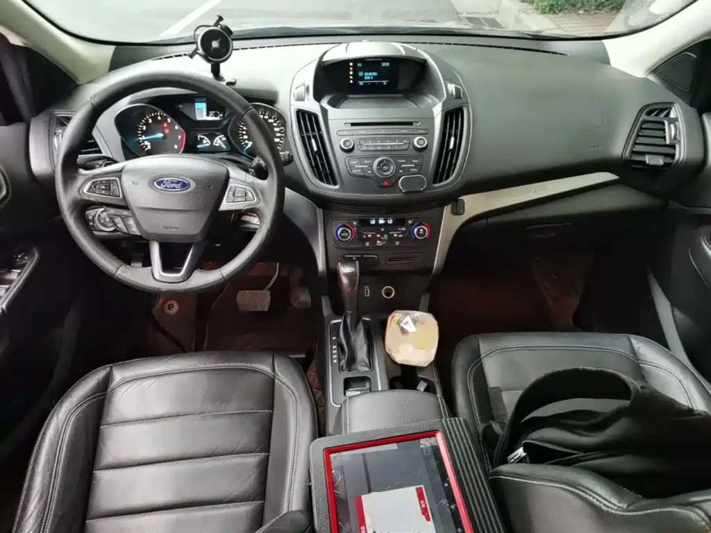 Ford Kuga 2017 — фото 10