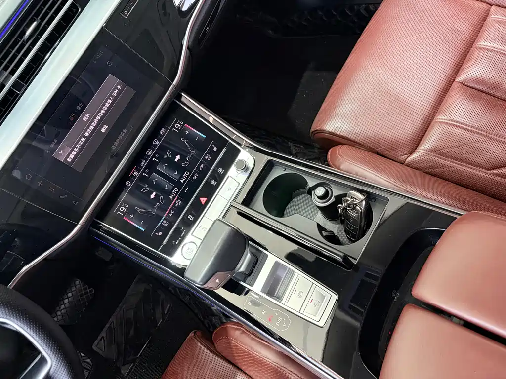 Audi A8 2020 — фото 14