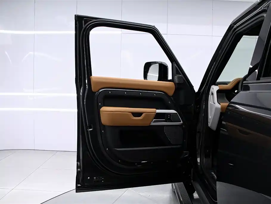 Land Rover Defender 2024 — фото 11