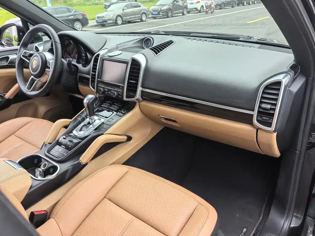 Porsche Cayenne 2016 — фото 10