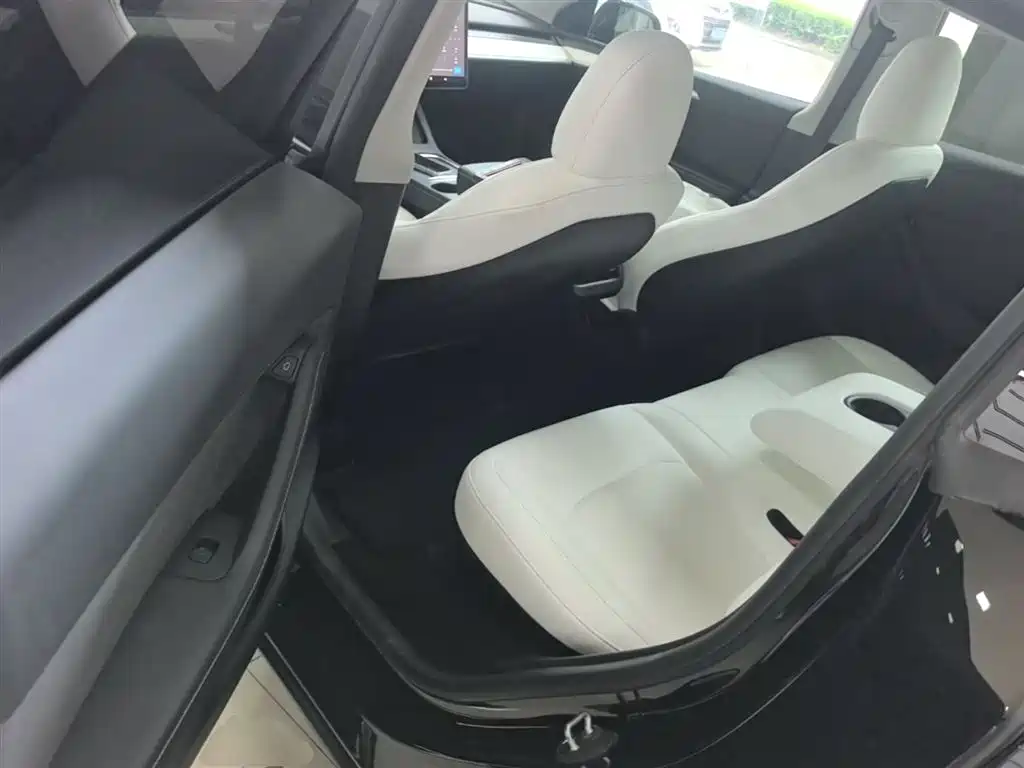 Tesla Model Y 2023 — фото 17