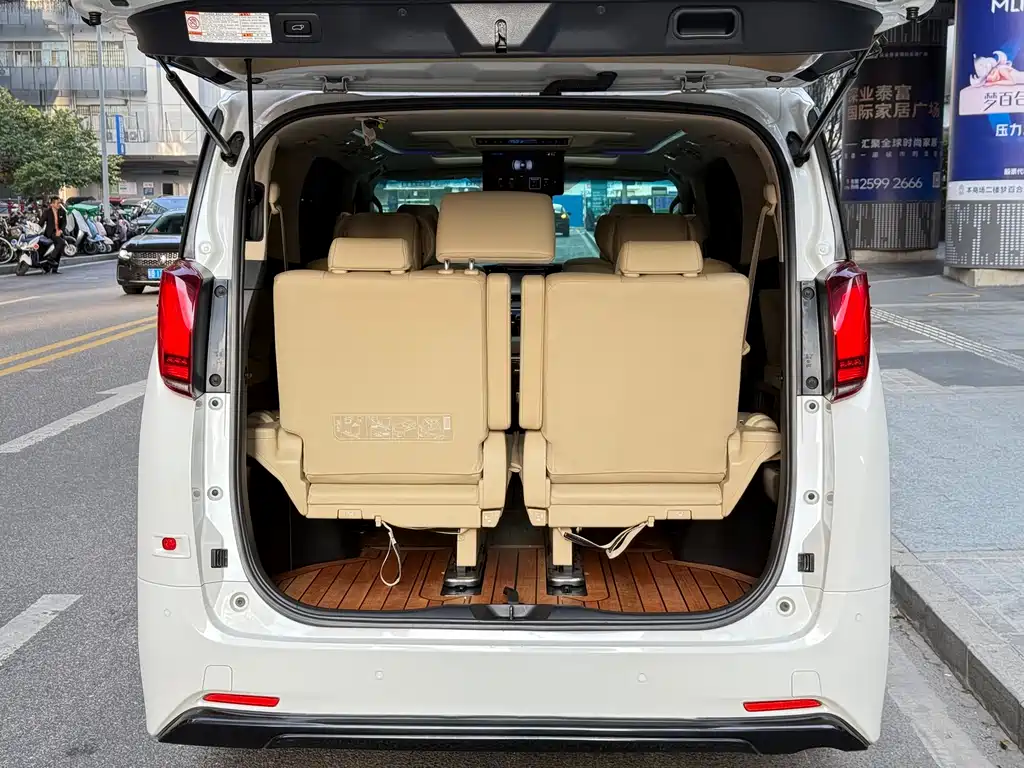 Toyota Alphard 2018 — фото 20
