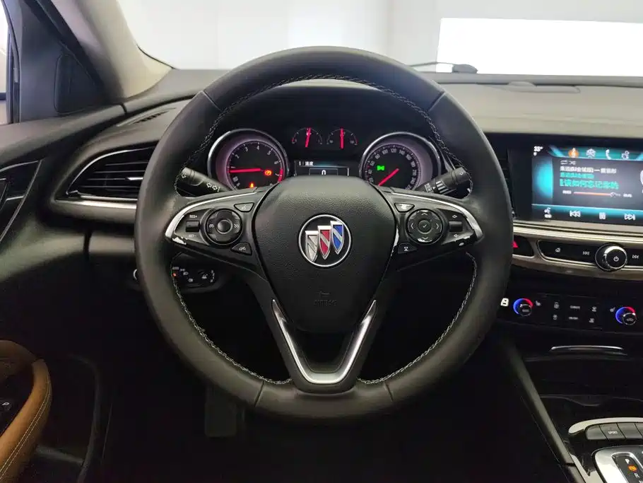 Buick Regal 2018 — фото 15