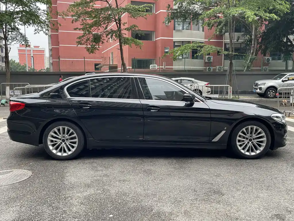 BMW 5 Series New Energy 2019 — фото 8