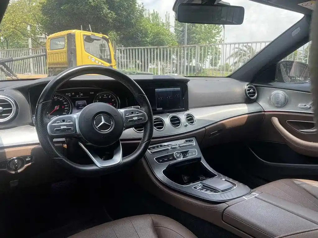 Mercedes-Benz E-Class 2018 — фото 12