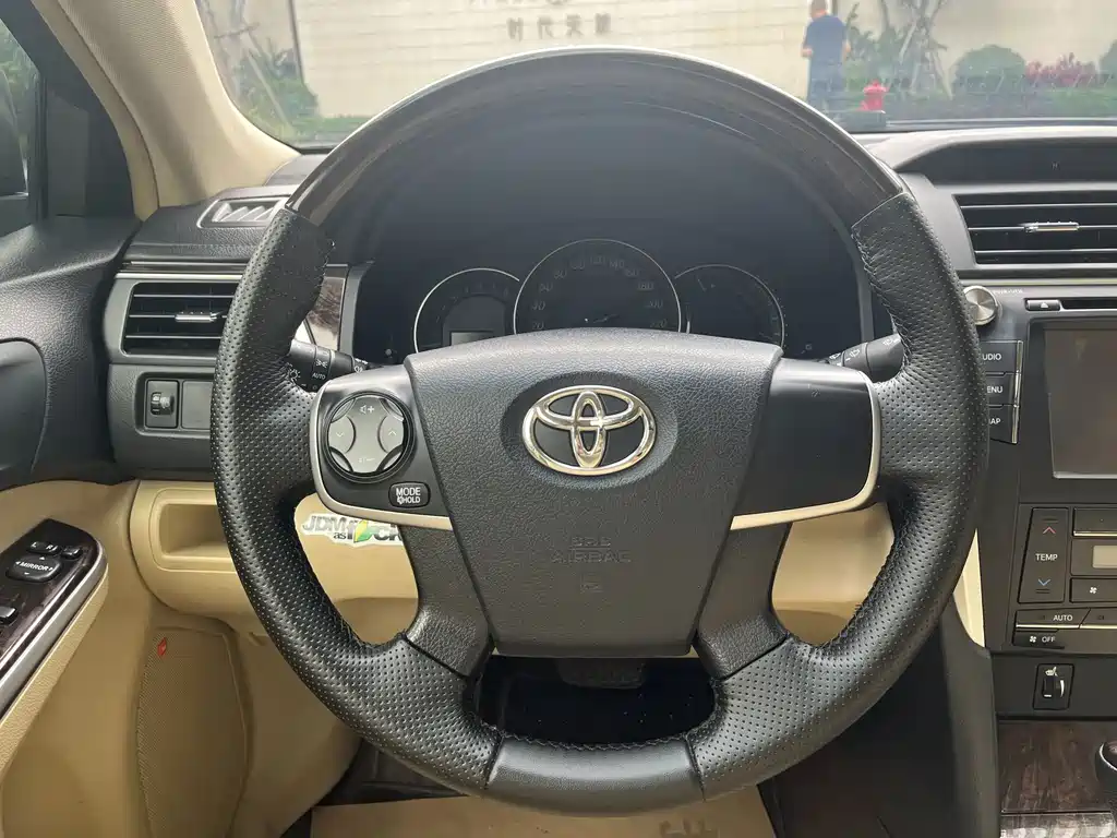 Toyota Camry 2015 — фото 17