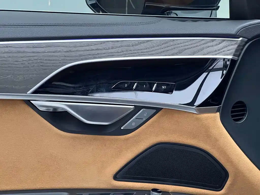 Audi A8 2023 — фото 12