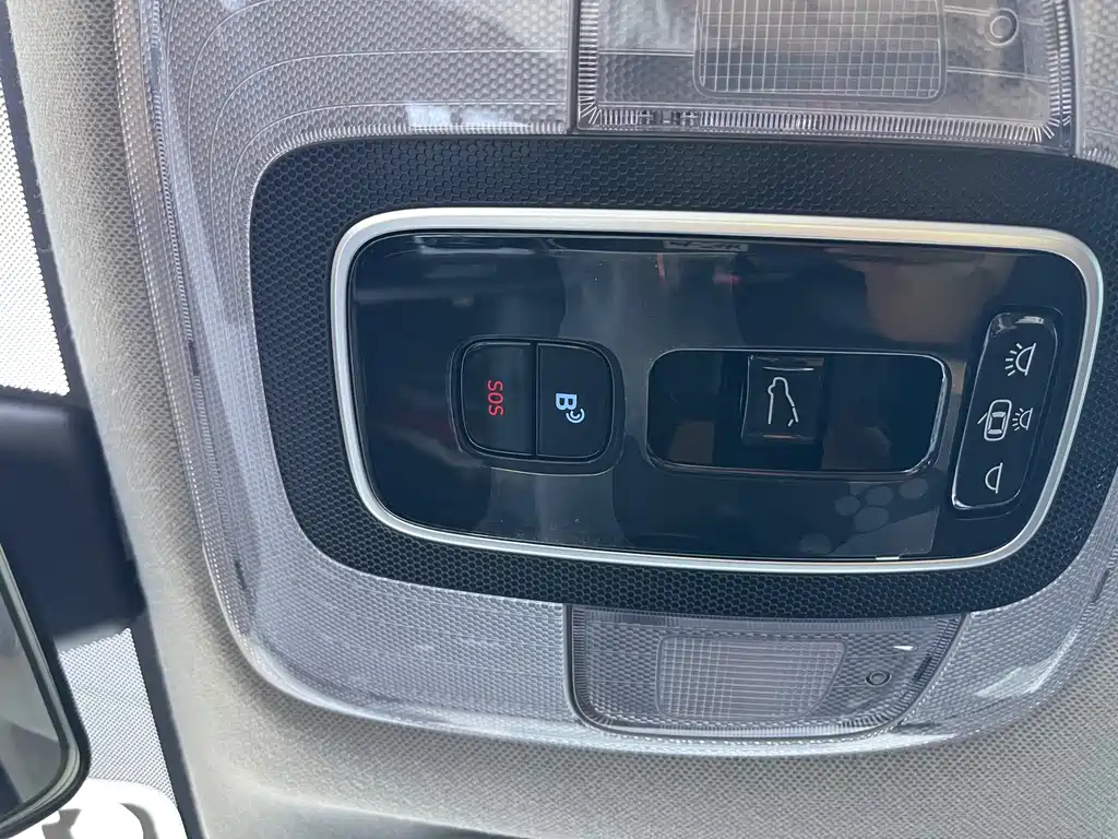 Hyundai Elantra 2023 — фото 17