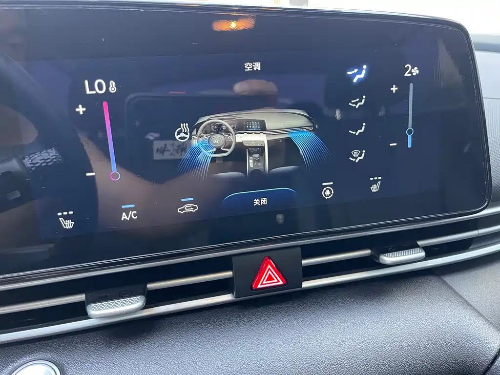 Hyundai Elantra 2023 — фото 18