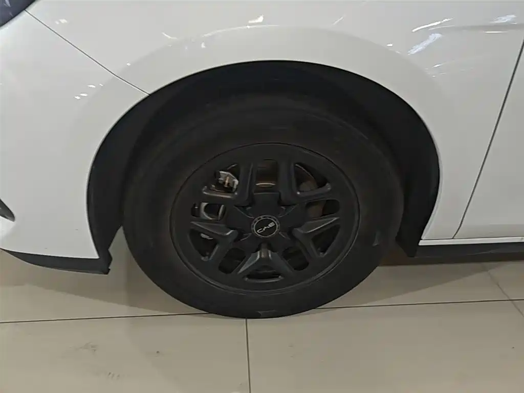 BYD Seal 05 DM-i 2025 — фото 23