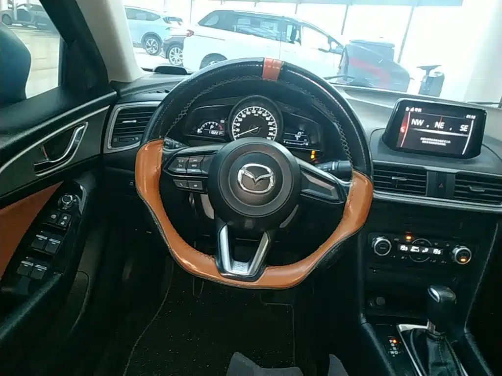 Mazda 3 Axela 2018 — фото 11
