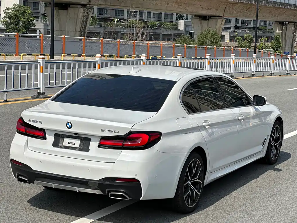 BMW 5 Series 2023 — фото 13