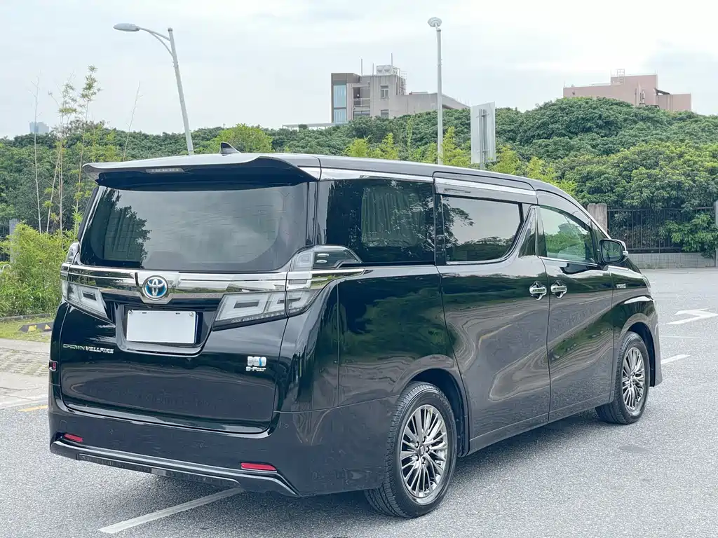 Toyota Vellfire 2022 — фото 11