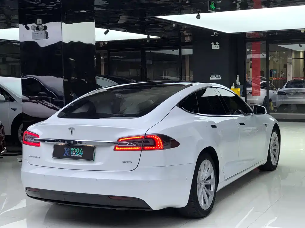 Tesla Model S 2016 — фото 6