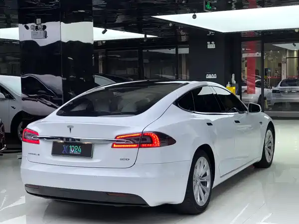Tesla Model S 2016