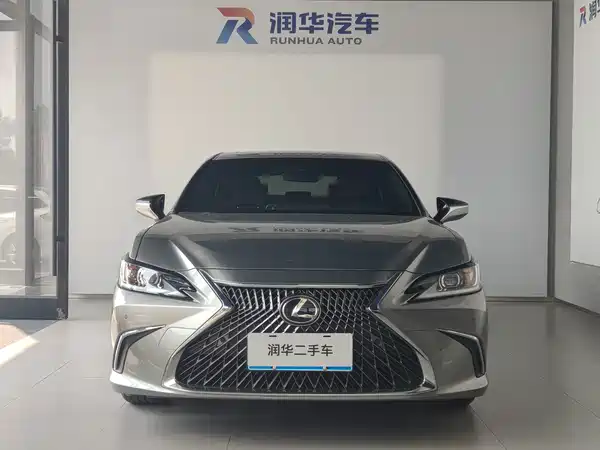 Lexus ES 2023