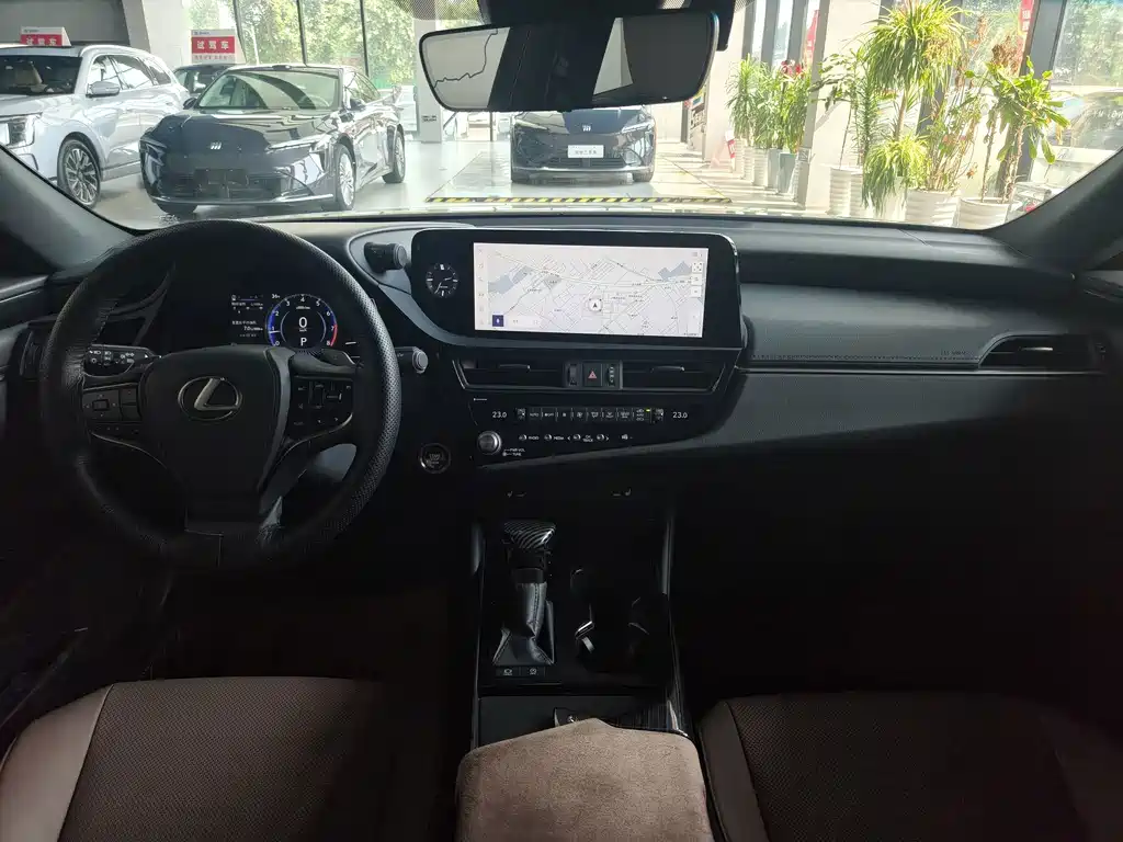 Lexus ES 2023 — фото 10