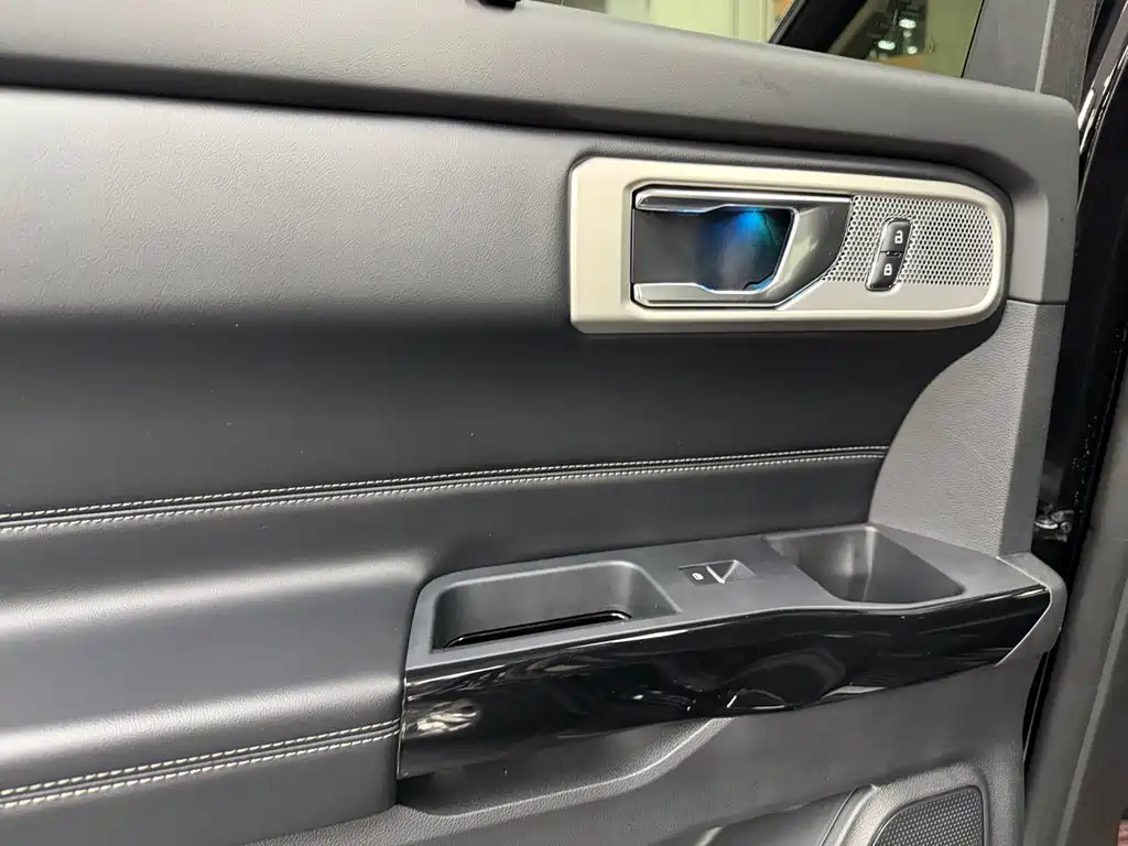 Ford Explorer 2022 — фото 11