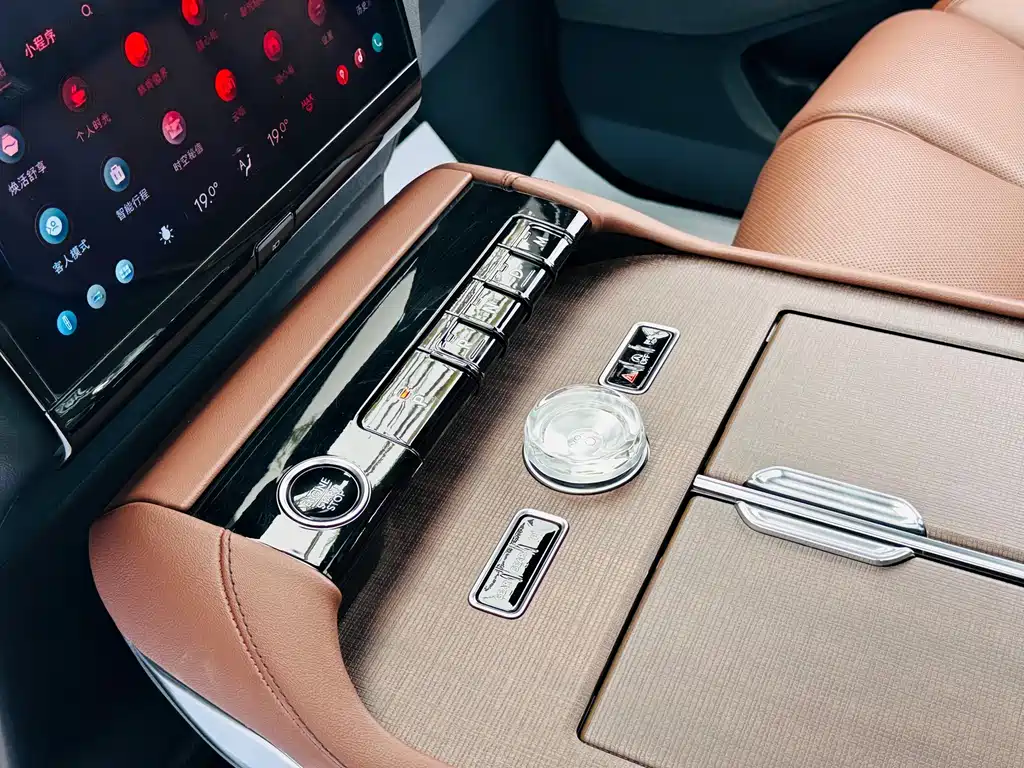 Lincoln Navigator 2025 — фото 12