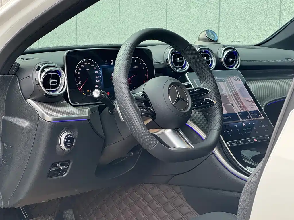 Mercedes-Benz C-Class 2024 — фото 12
