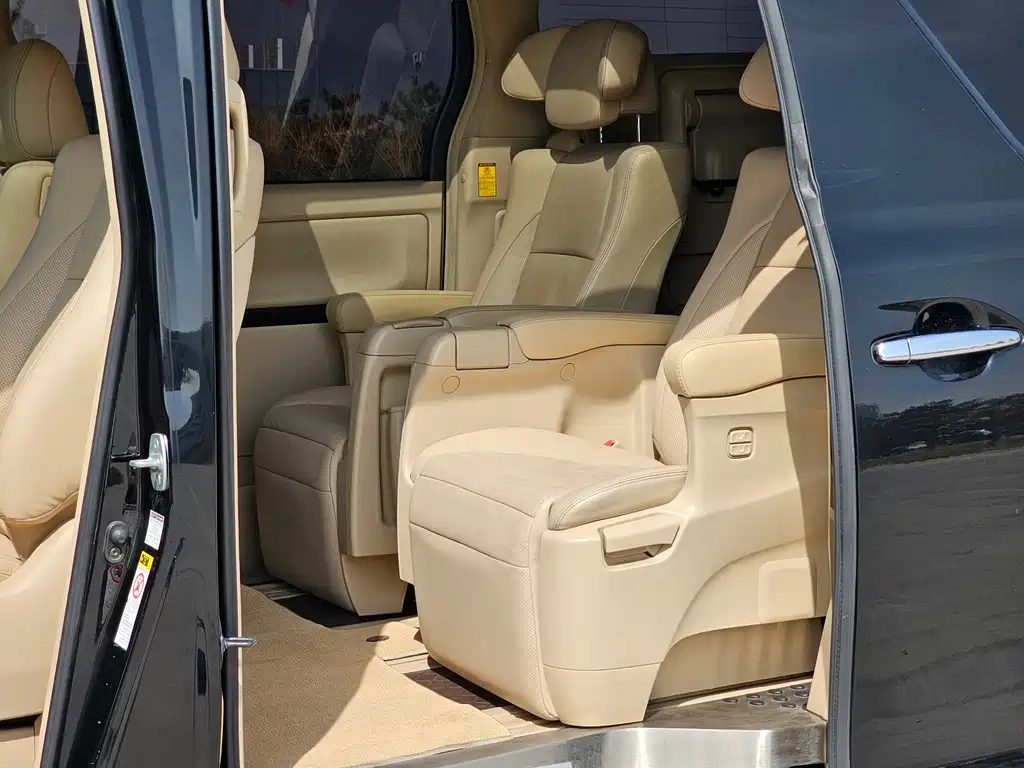 Toyota Alphard 2012 — фото 10