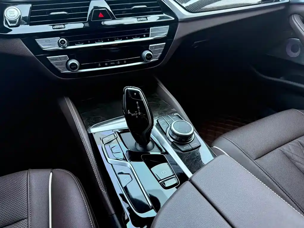 BMW 5 Series 2022 — фото 15