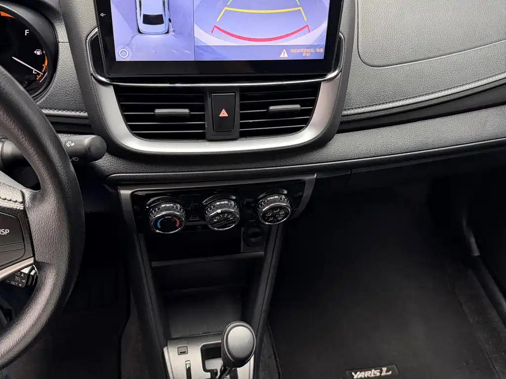 Toyota Yaris L 2023 — фото 11