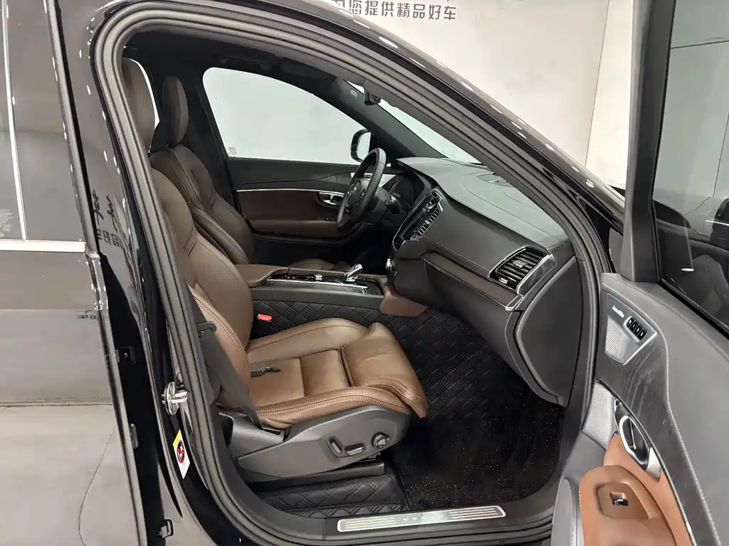 Volvo XC90 2023 — фото 26