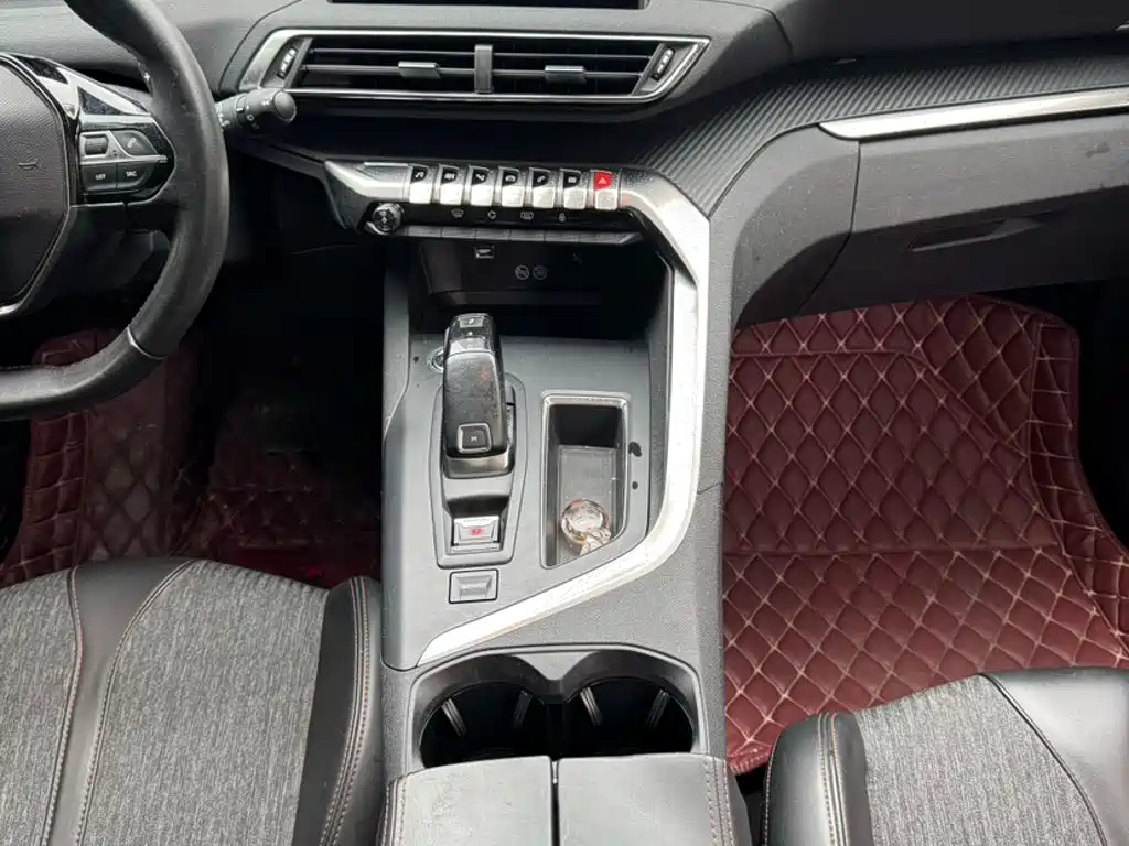 Peugeot 5008 2017 — фото 13