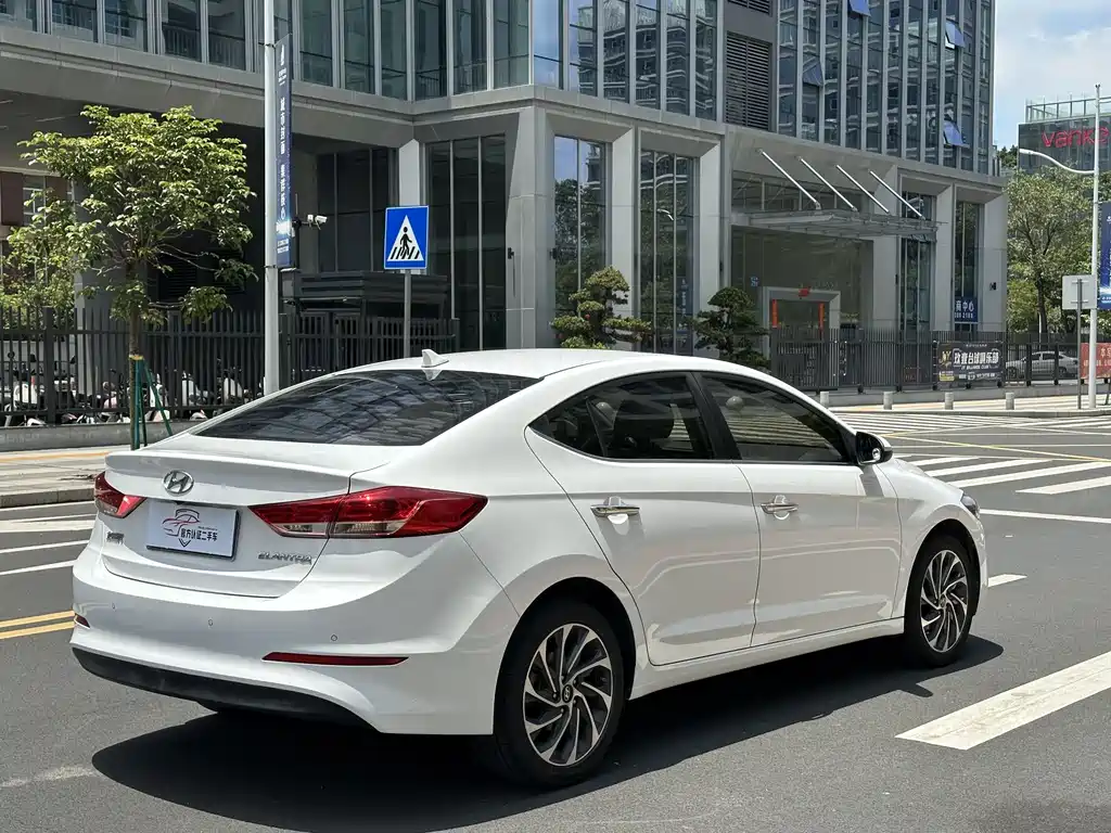 Hyundai Elantra 2020 — фото 14
