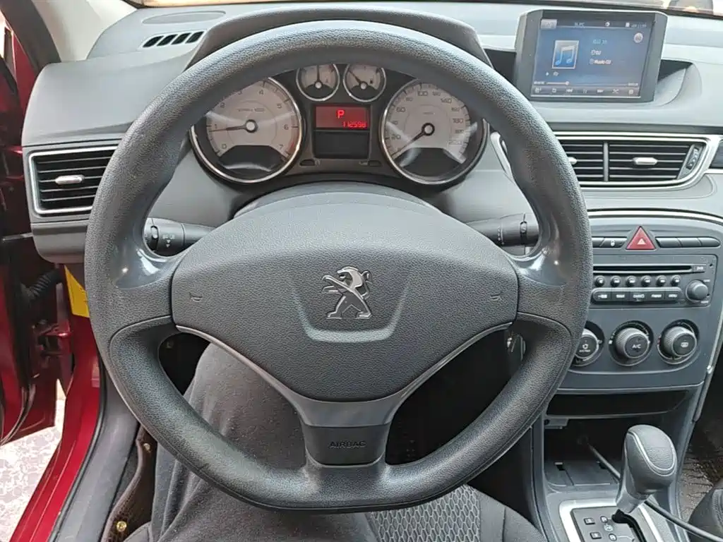 Peugeot 308 2016 — фото 11