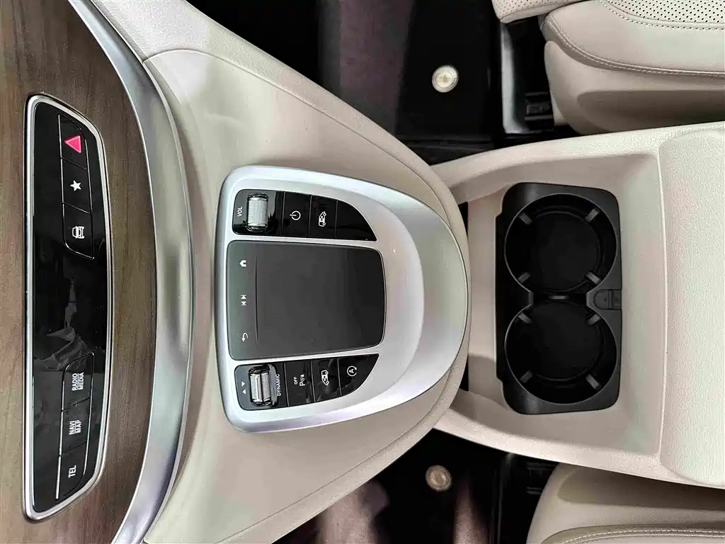 Mercedes-Benz V-Class 2023 — фото 13