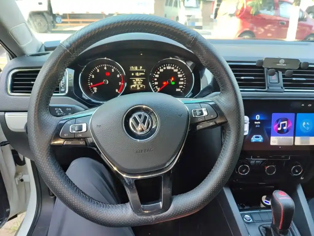 Volkswagen Sagitar 2019