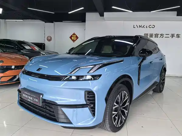 Lynk & Co 08 EM-P 2025